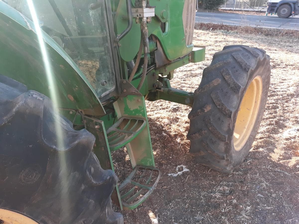 Tractor agricola J. Deere 5083 — image 7