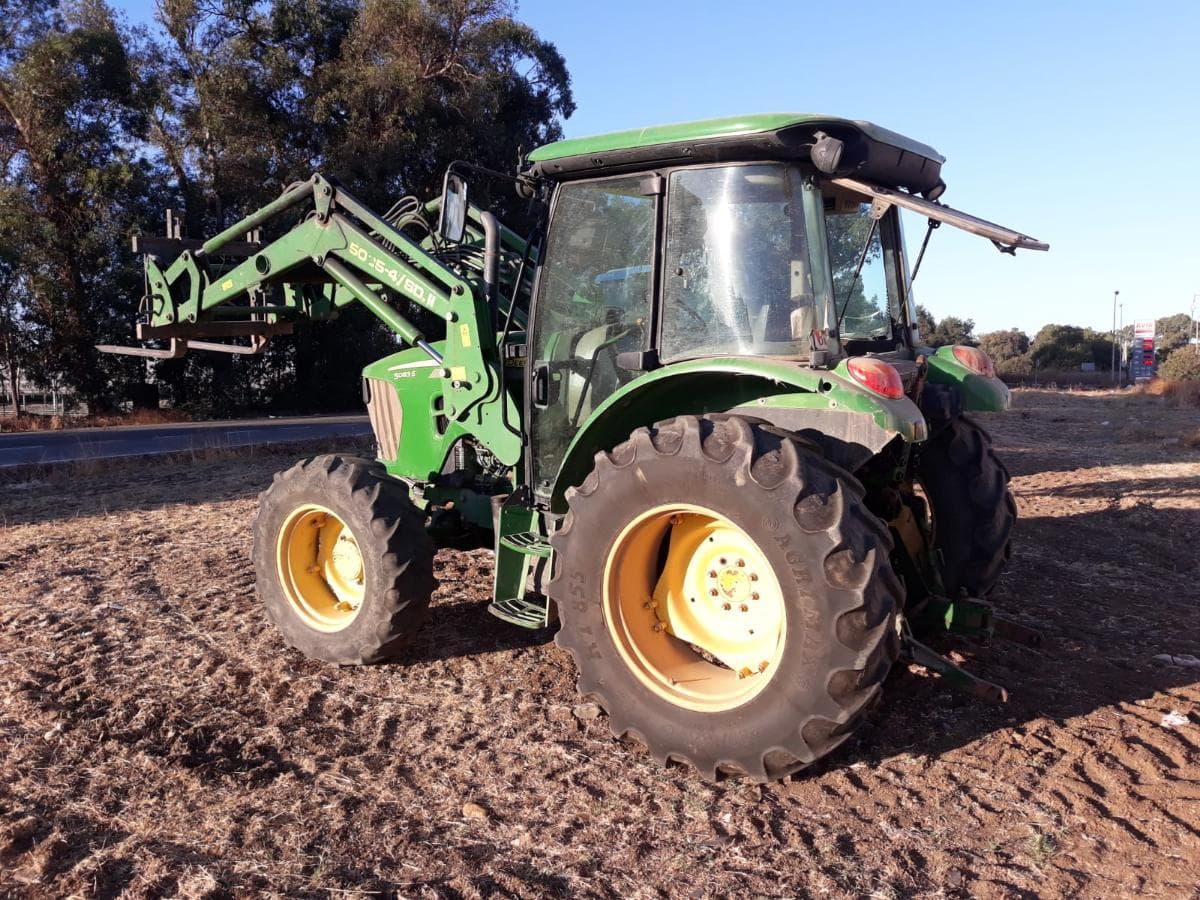 Tractor agricola J. Deere 5083 — image 2