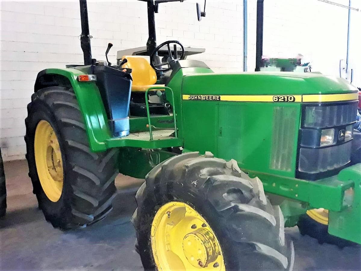 Trator agricola J Deere 6210