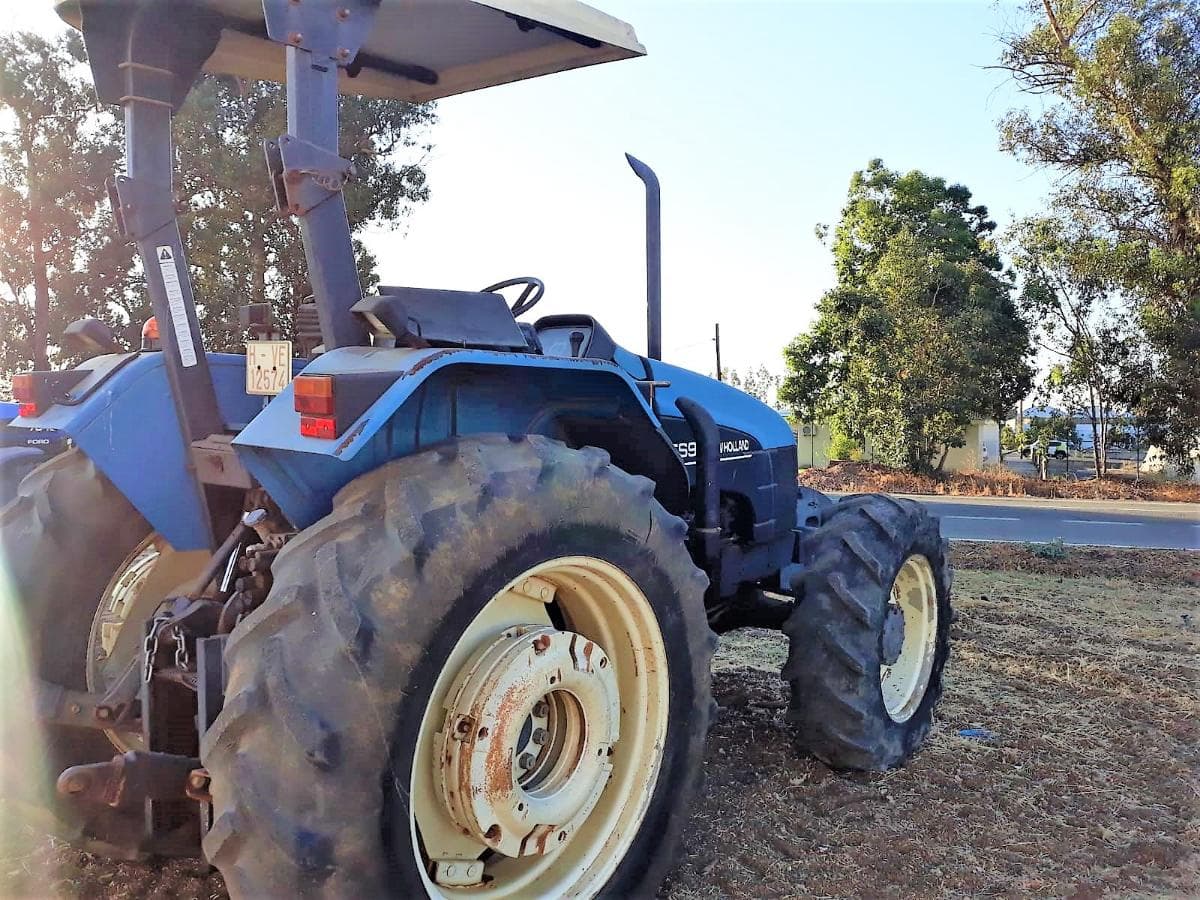 Tractor agricola New Holand TS90 — image 2
