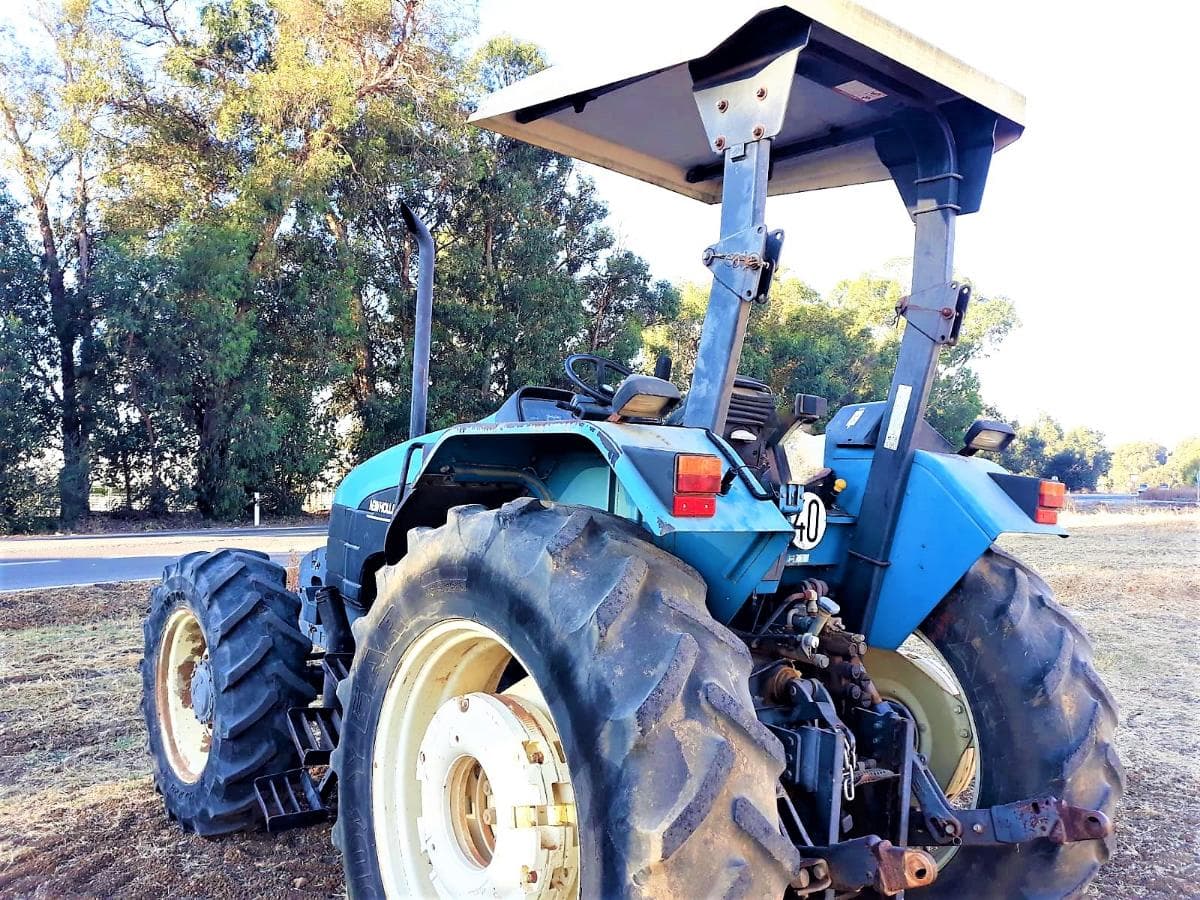 Tractor agricola New Holand TS90