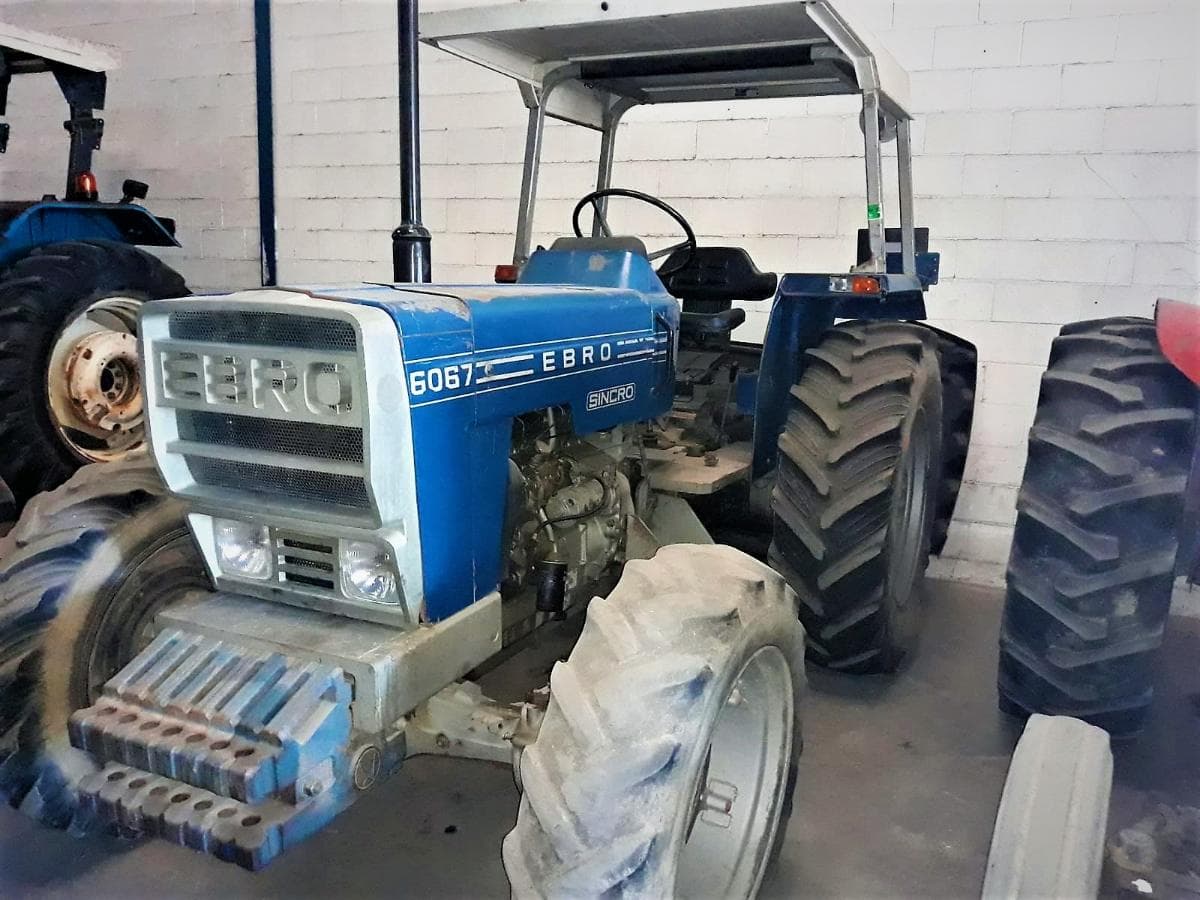 Tractor agricola Ebro 6067 — imagem 1