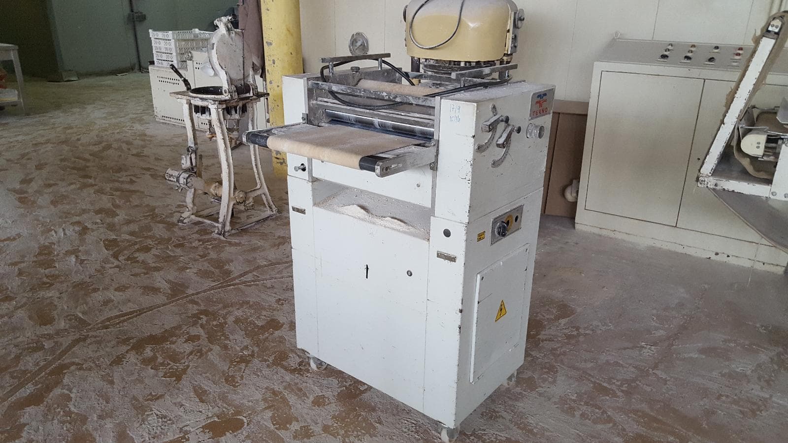 Equipamentos e Máquinas de Panificação · Equipamentos de Escritório · Veículos — imagem 19
