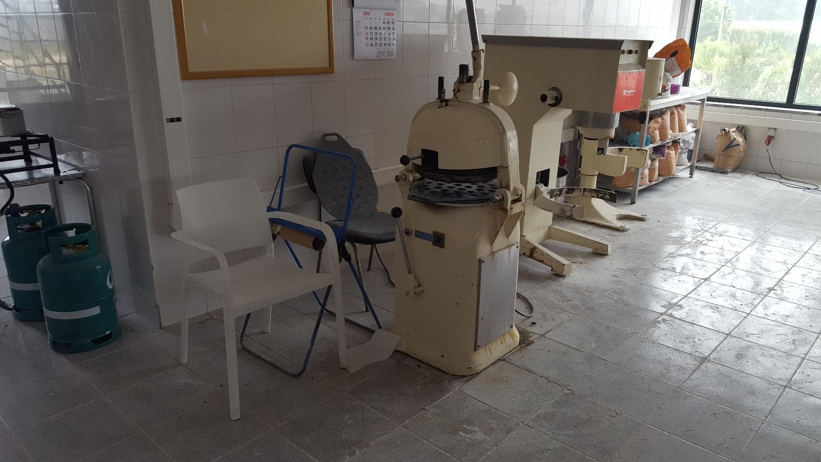 Equipamentos e Máquinas de Panificação · Equipamentos de Escritório · Veículos — imagem 38