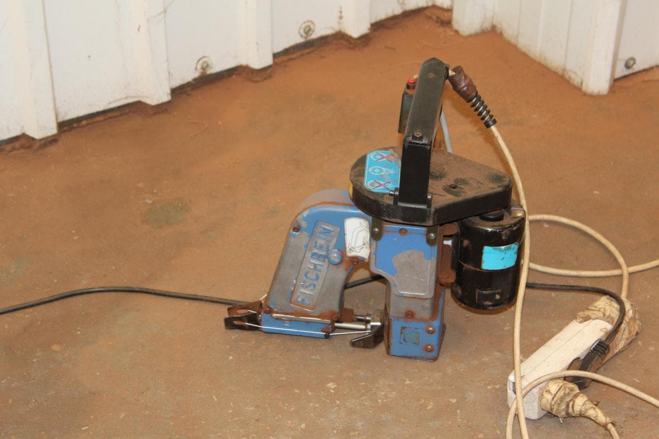 Betoneira Elétrica + Bancadas + Aspiradores Industriais + Máquina de coser + Balança · São Brás de Alportel — imagem 6
