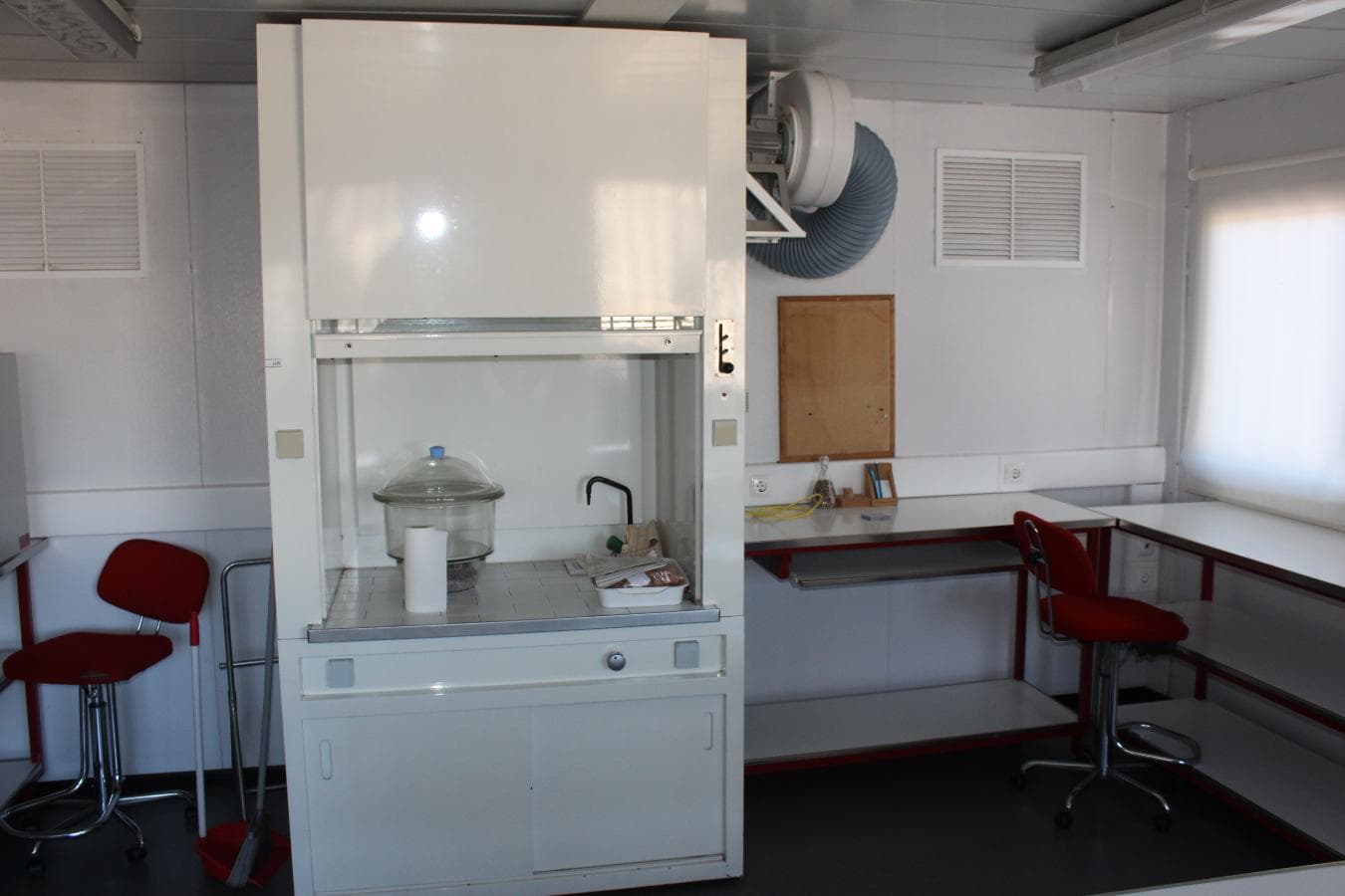 Equipamento de Laboratório + Stock de Existências — imagen 1
