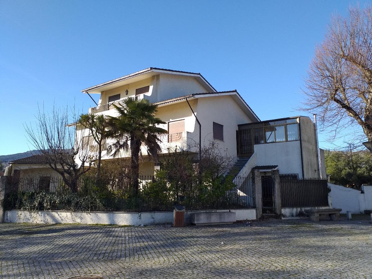Moradia V5 c/ Terreno · Vila Real — imagem 1