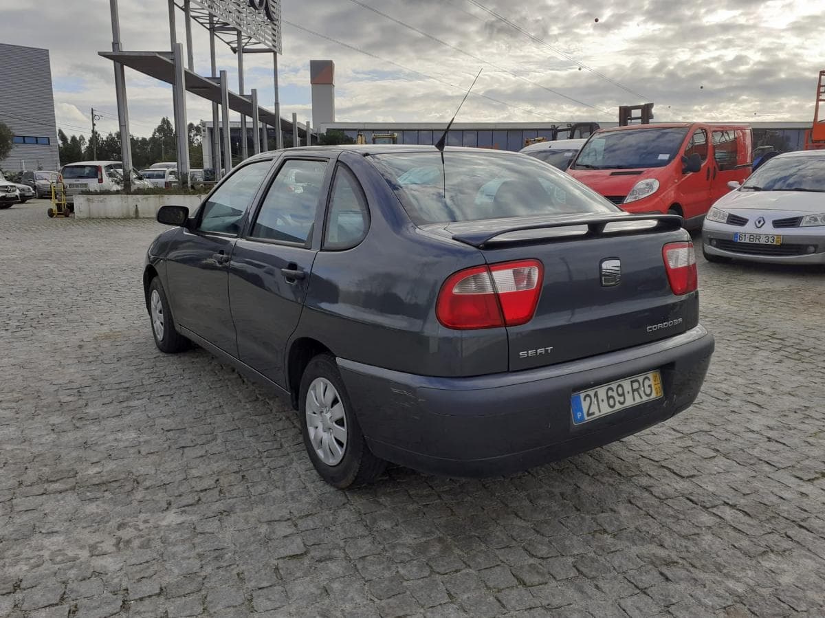 Seat Cordoba · Ano 2001 — image 4