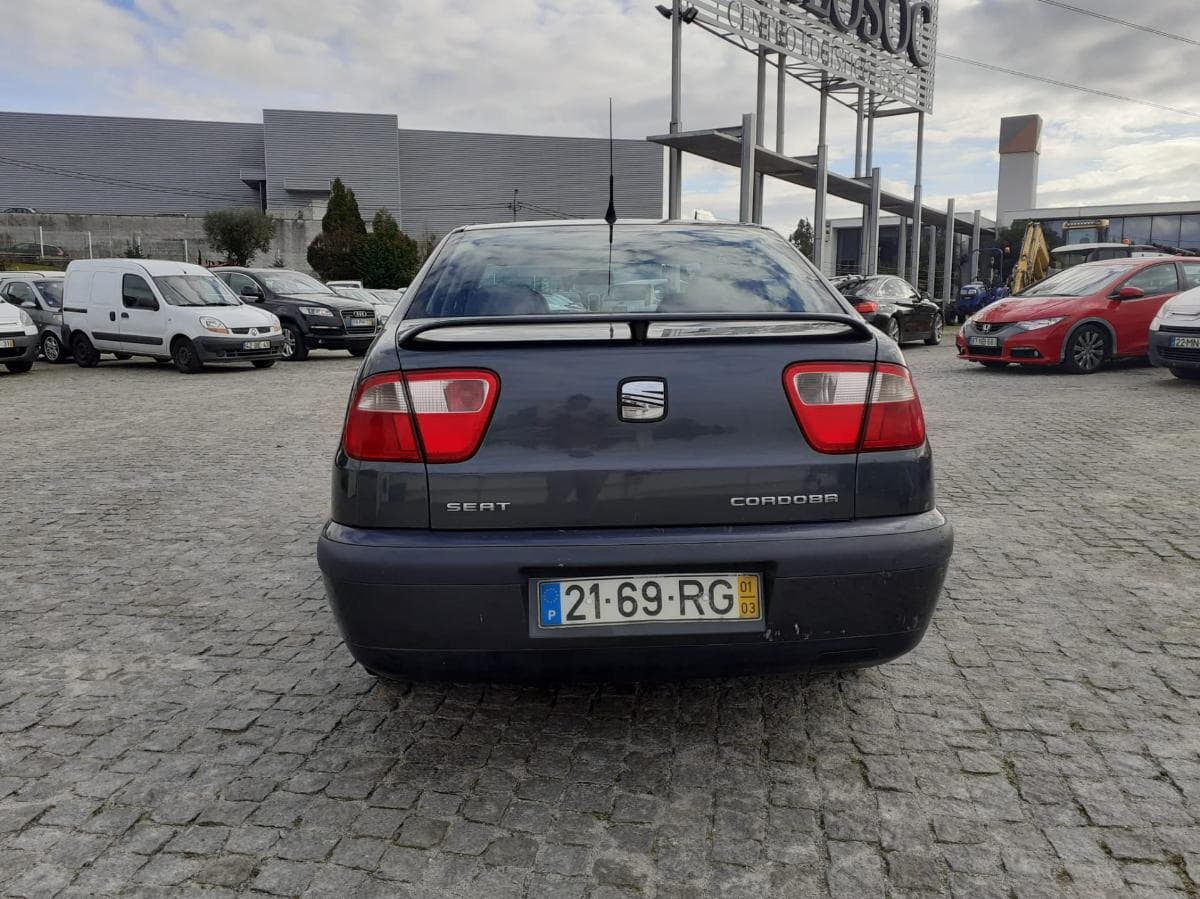 Seat Cordoba · Ano 2001 — image 5