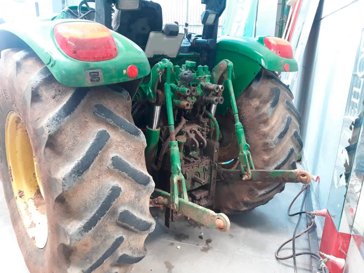Tractor John Deere 6220 — image 7