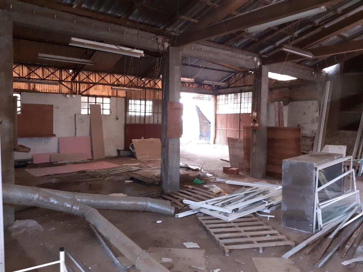 Moradia + Armazém + Terreno · Santa Maria da Feira — imagem 5