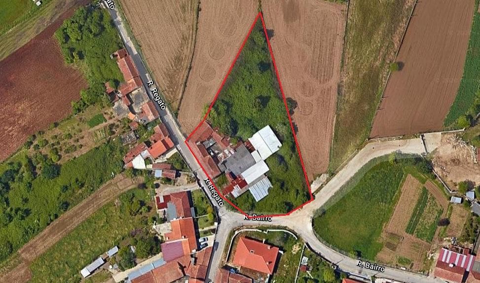 Moradia + Armazém + Terreno · Santa Maria da Feira — imagem 11