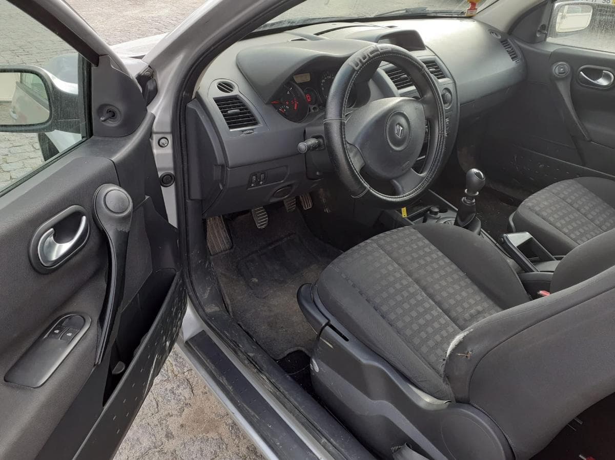 Renault Mégane 1.5 DCI · Ano 2006 — image 7