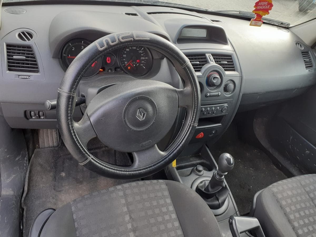 Renault Mégane 1.5 DCI · Ano 2006 — image 10