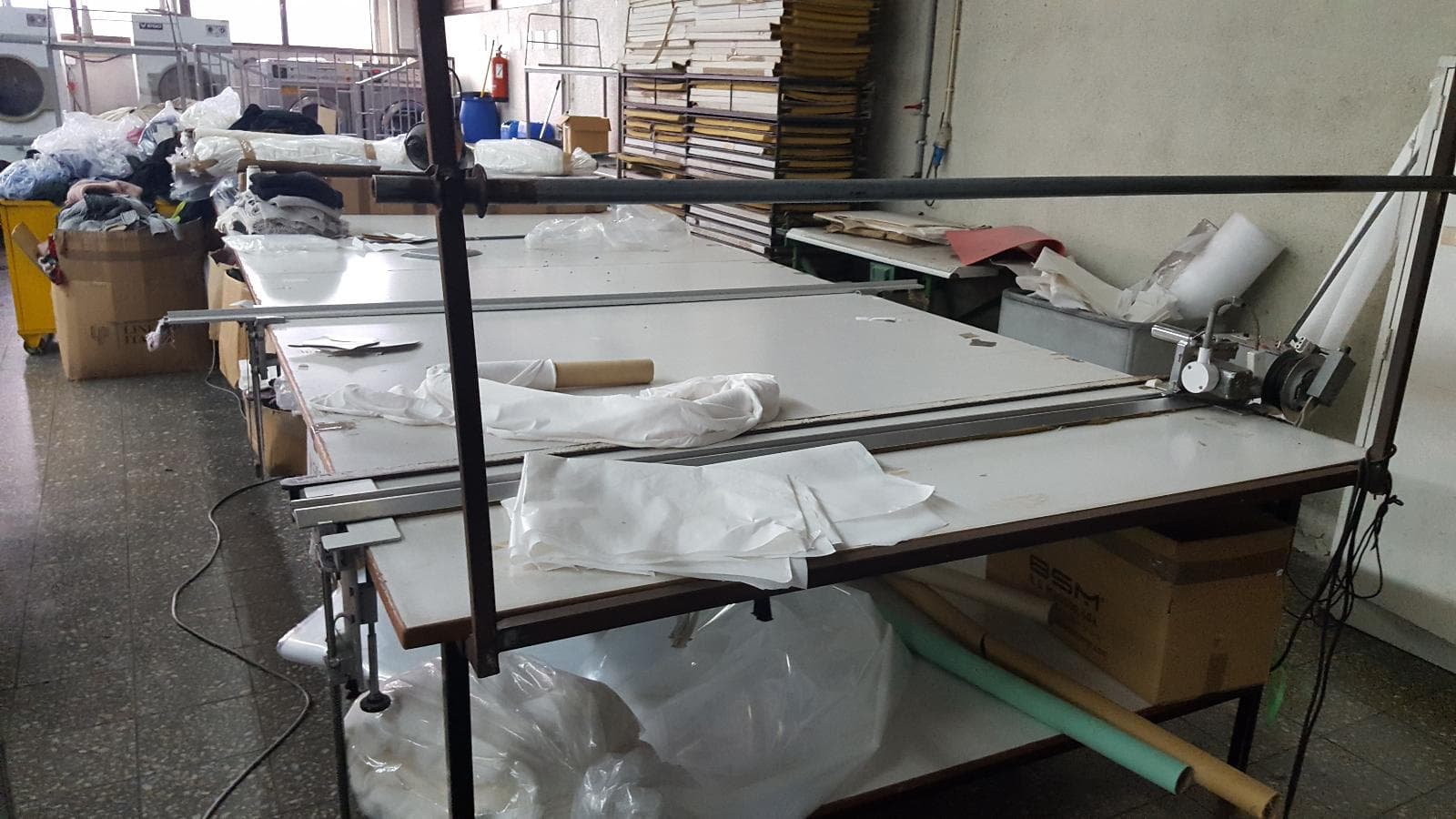 Mesa + Máquina de Corte
