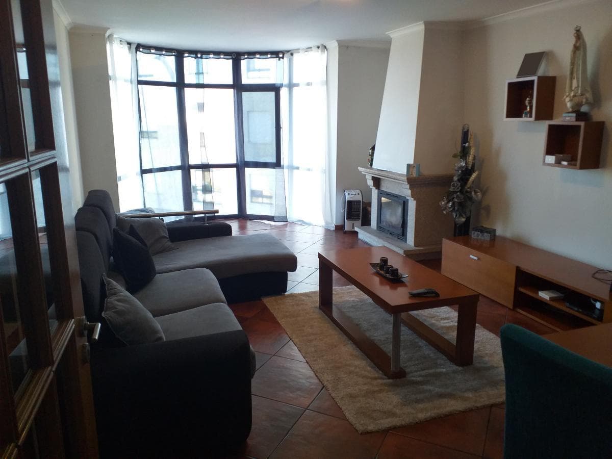 Apartamento T3 + Lugar de Garagem + Arrumos · Freamunde — imagem 4