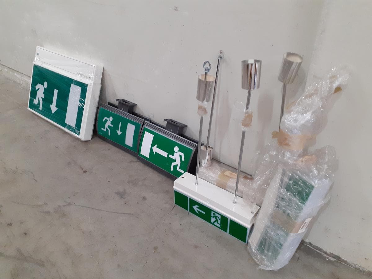 Luminárias emergência — imagem 1