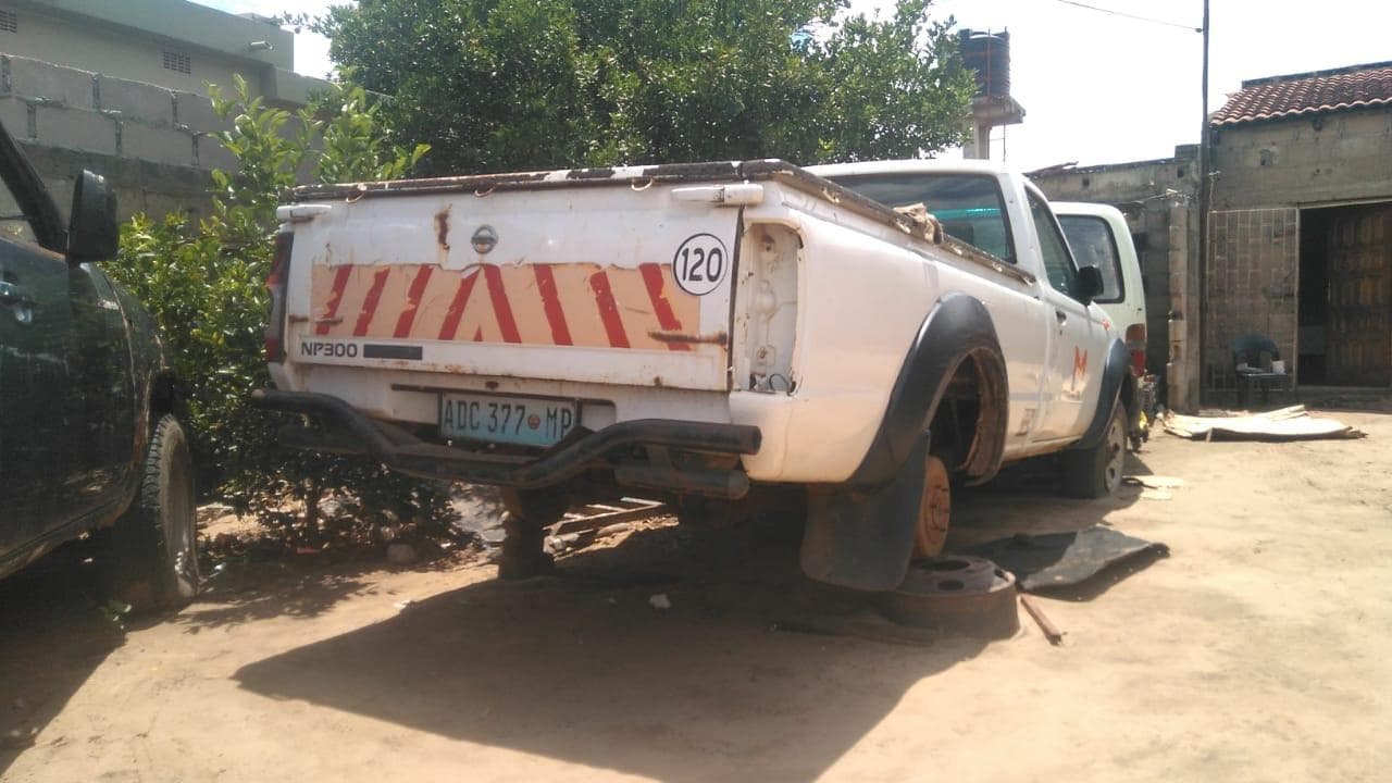 Nissan Hardbody — image 2
