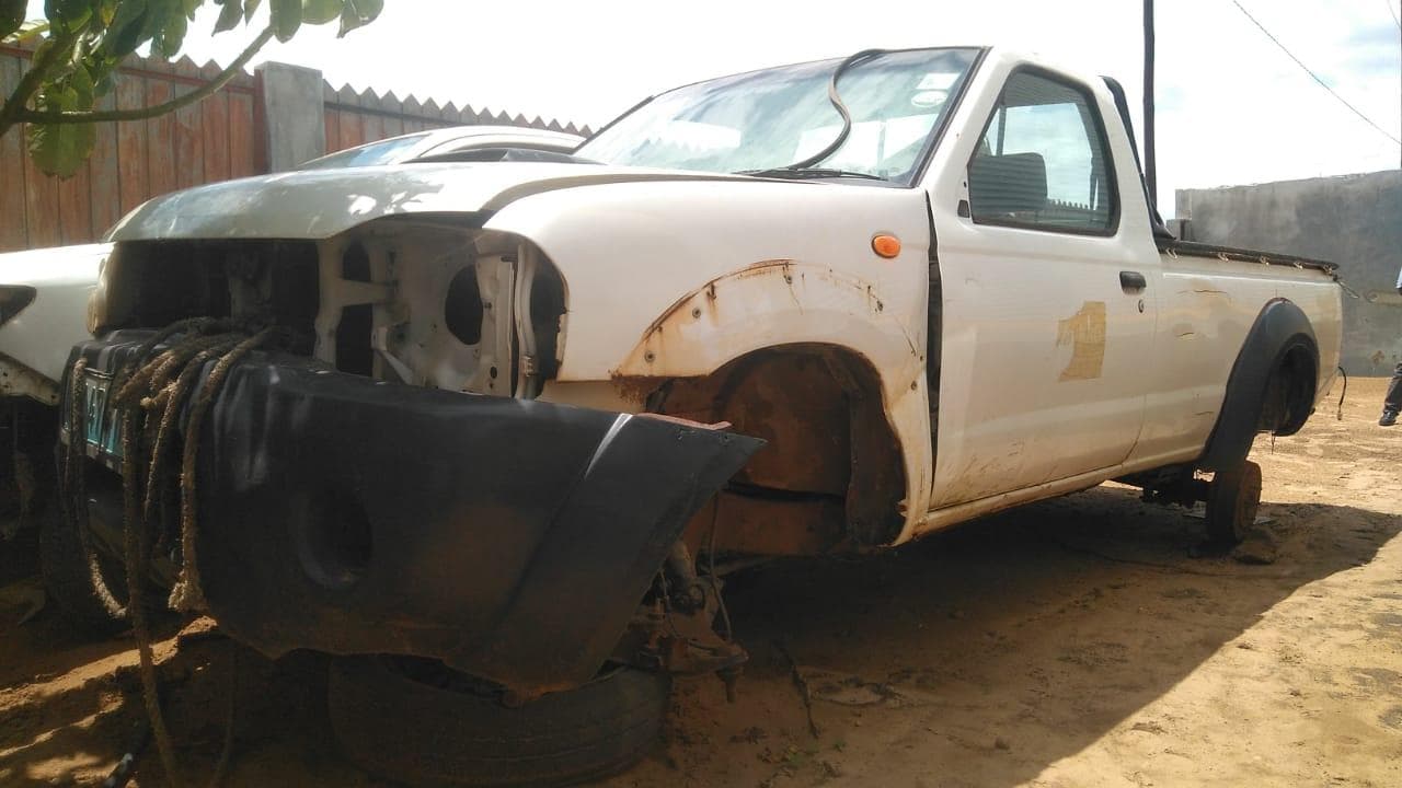 Nissan Hardbody — image 2