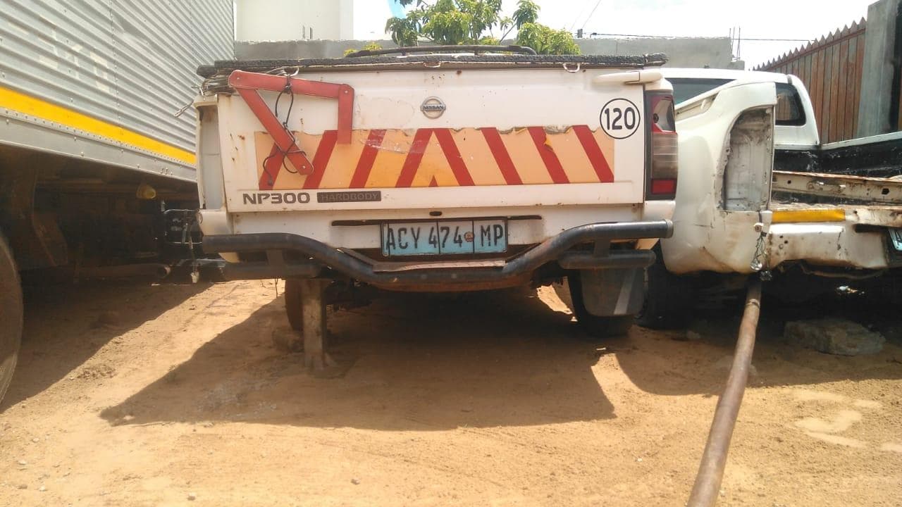Nissan Hardbody — image 3