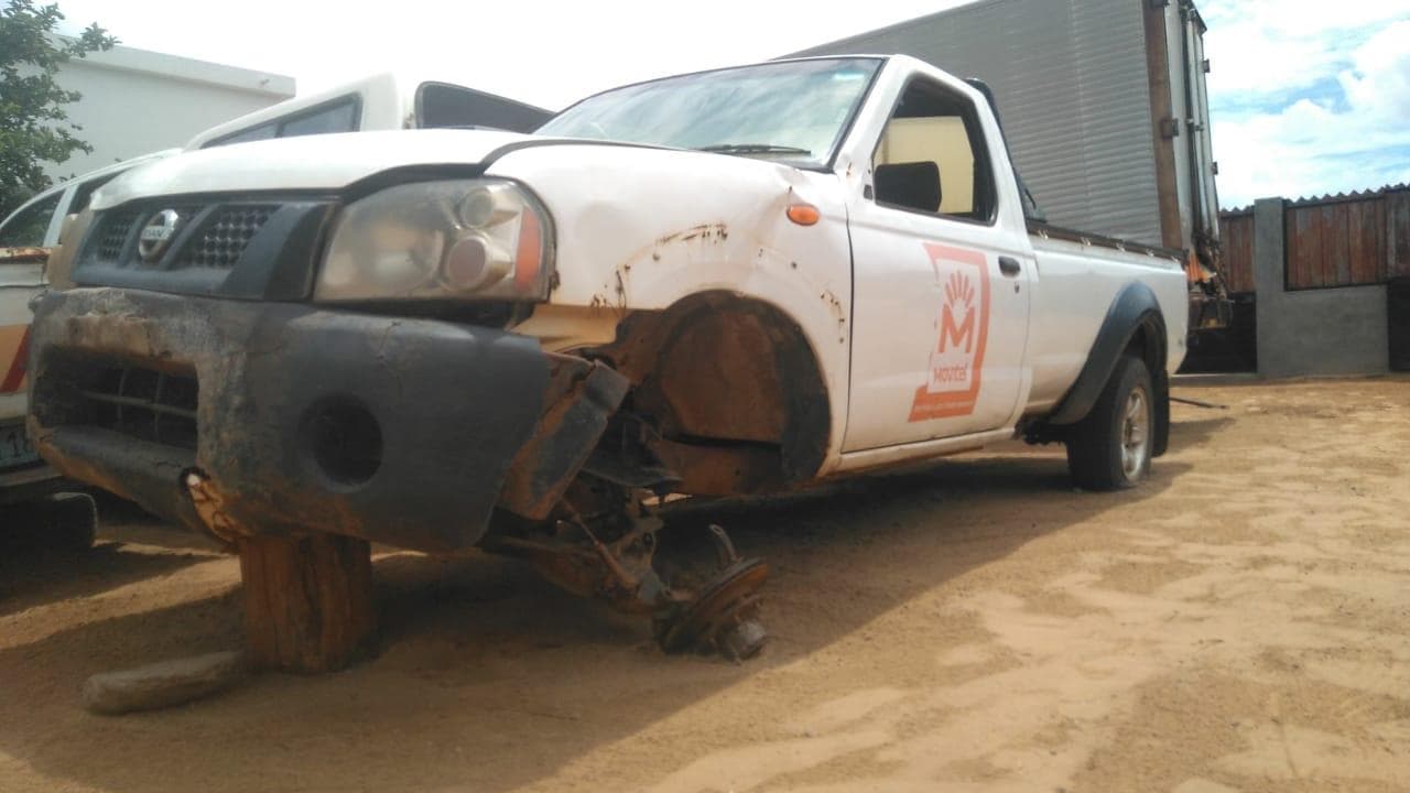 Nissan Hardbody — image 3