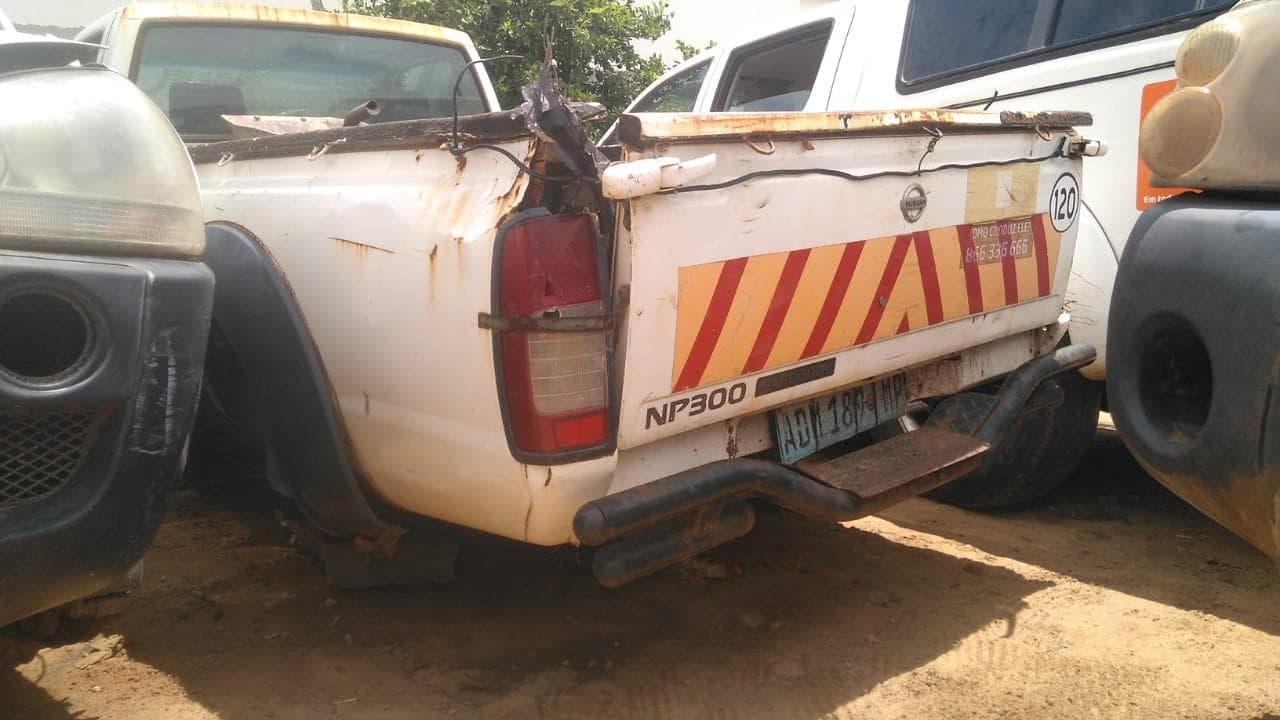 Nissan Hardbody — image 2