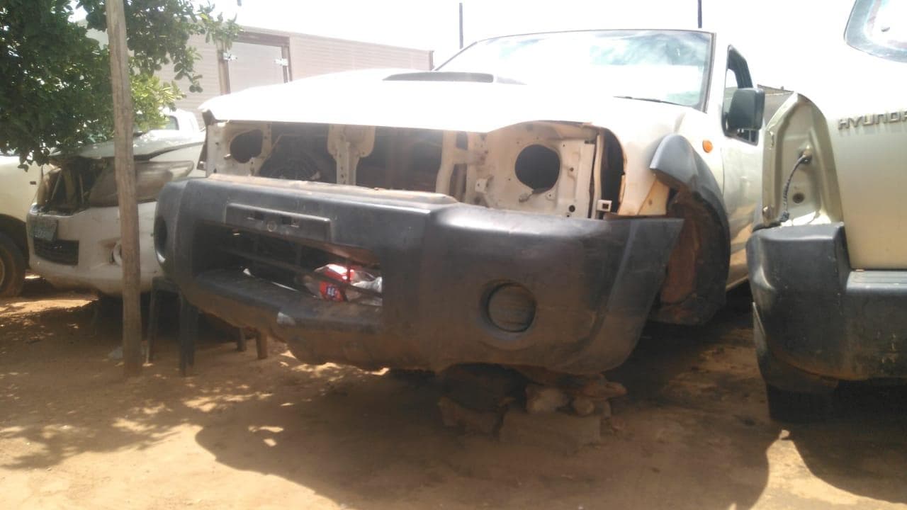 Nissan Hardbody — image 3