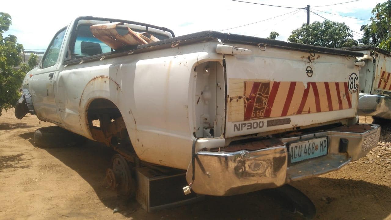 Carcaça Nissan Hardbody — image 2