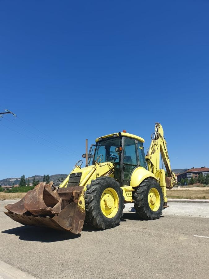 Mixta New Holland LB 115
