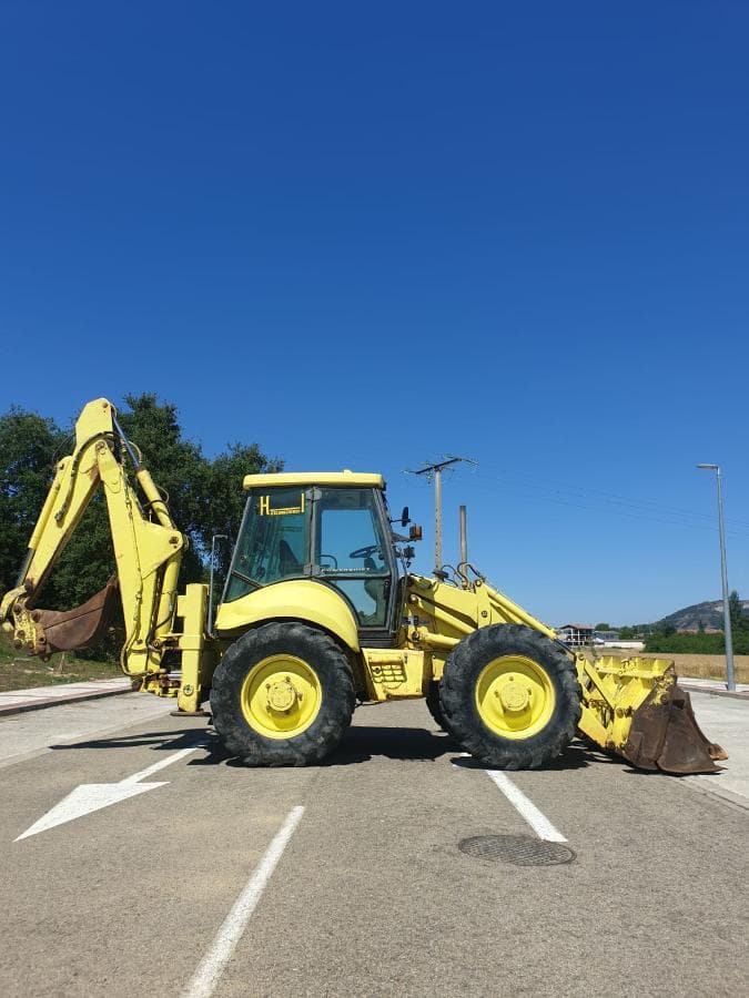 Mixta New Holland LB 115 — imagen 2