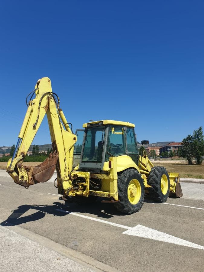 Mixta New Holland LB 115 — imagen 3