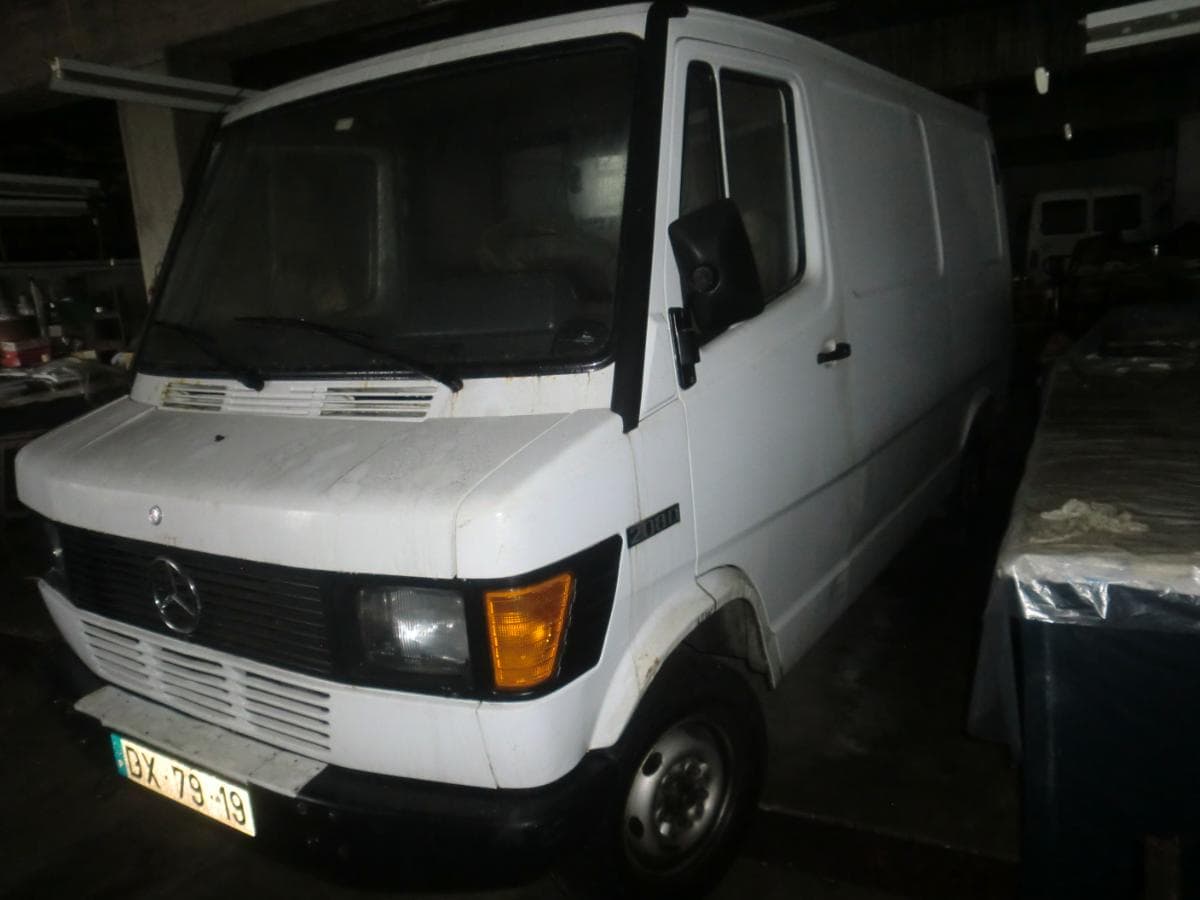 MERCEDES-BENZ 208D — imagen 1