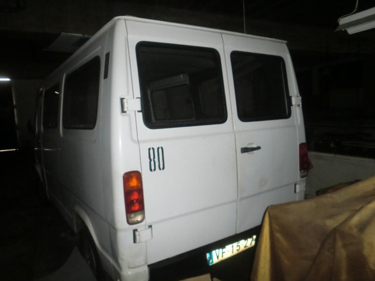 MERCEDES-BENZ 208D — imagem 2