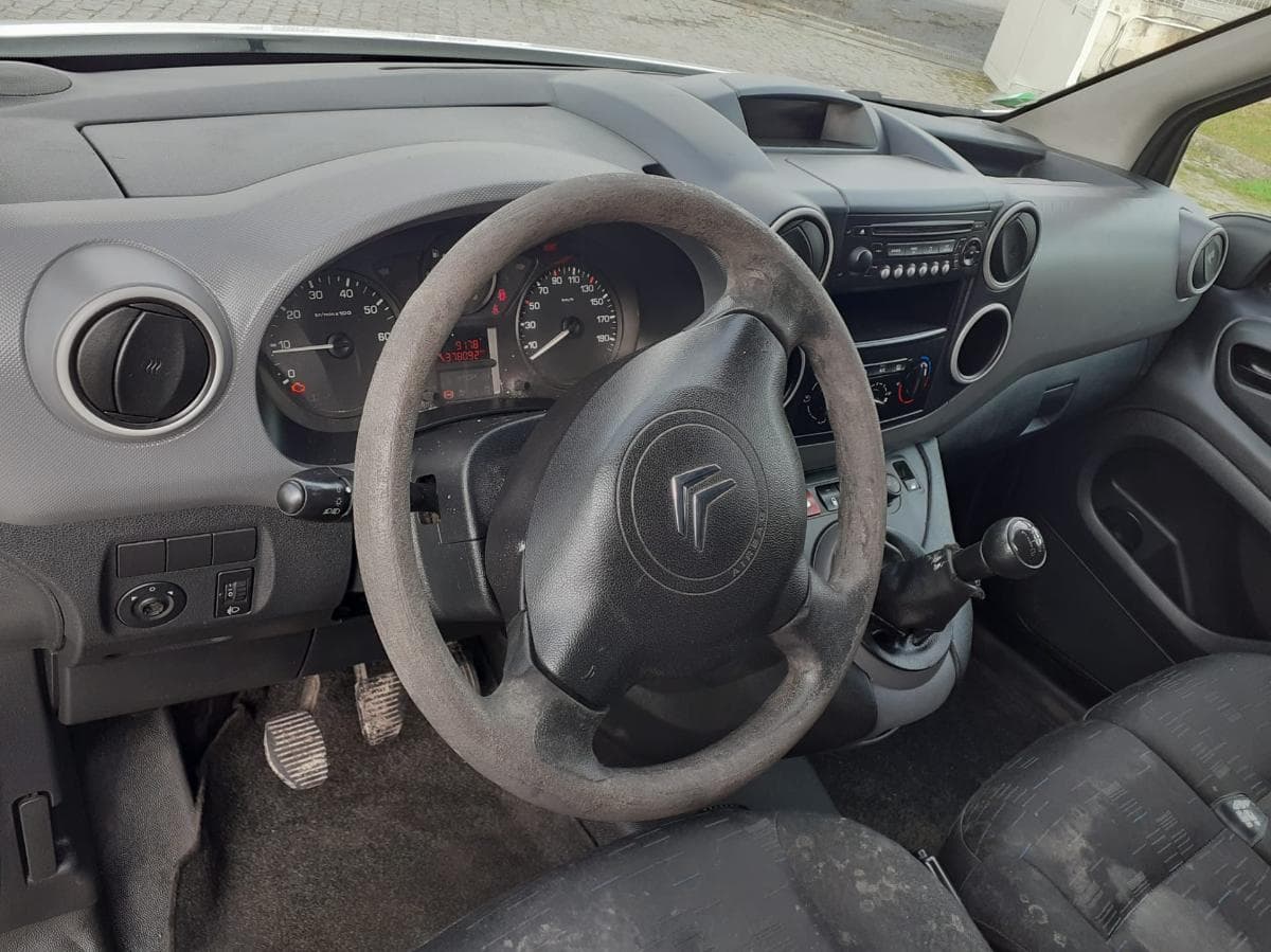 Citroën Berlingo · 3 lugares — imagen 10