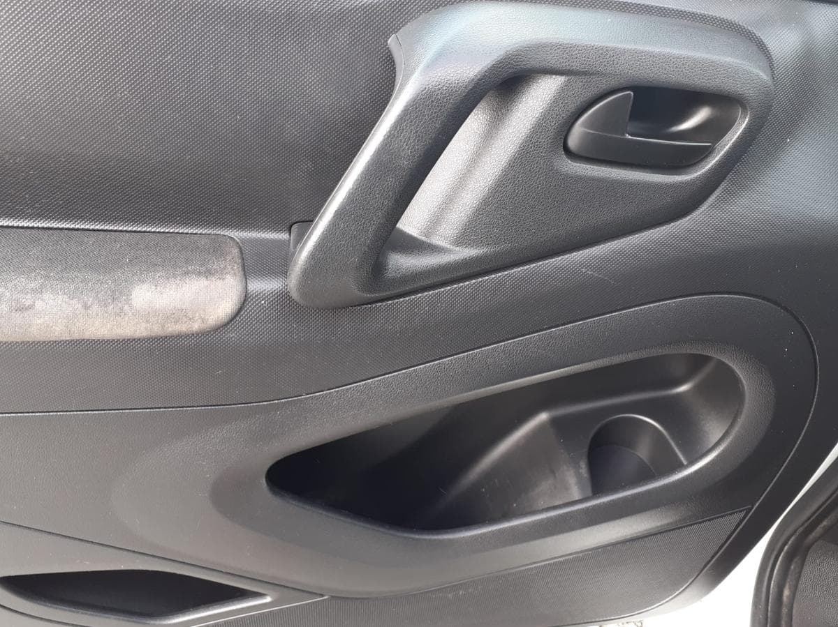 Citroën Berlingo · 3 lugares — imagen 9