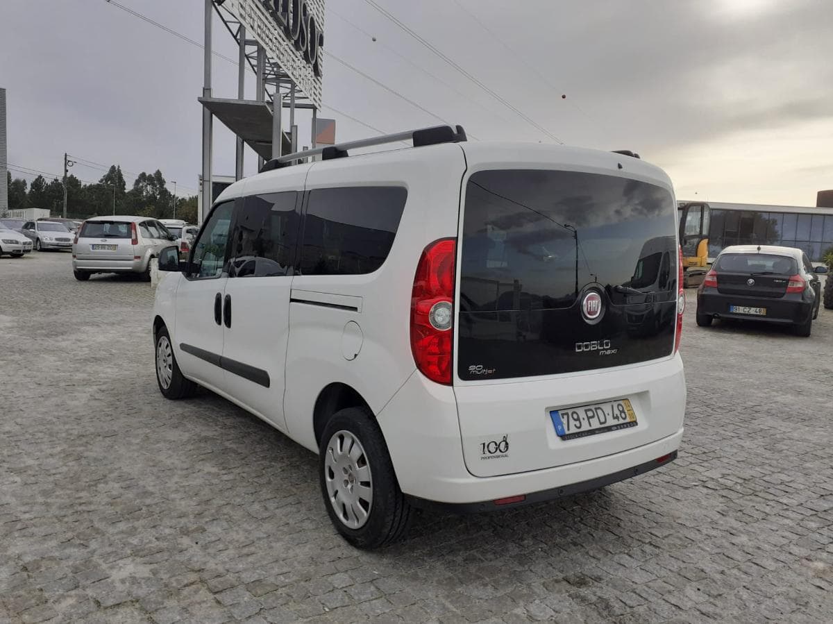 Fiat Doblo Maxi · Ano 2014 — image 4