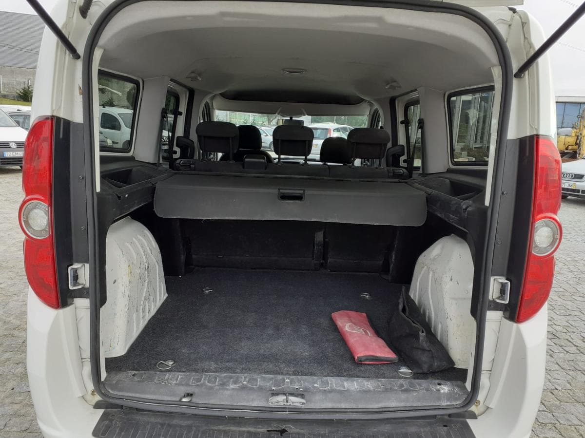 Fiat Doblo Maxi · Ano 2014 — image 15