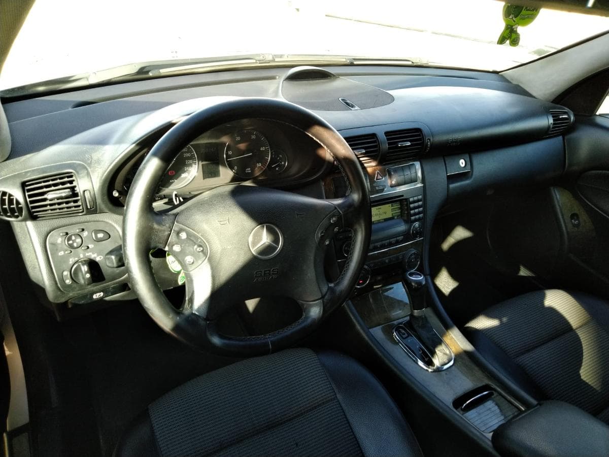 Mercedes-Benz C270 CDI · Ano 2004 — imagen 10