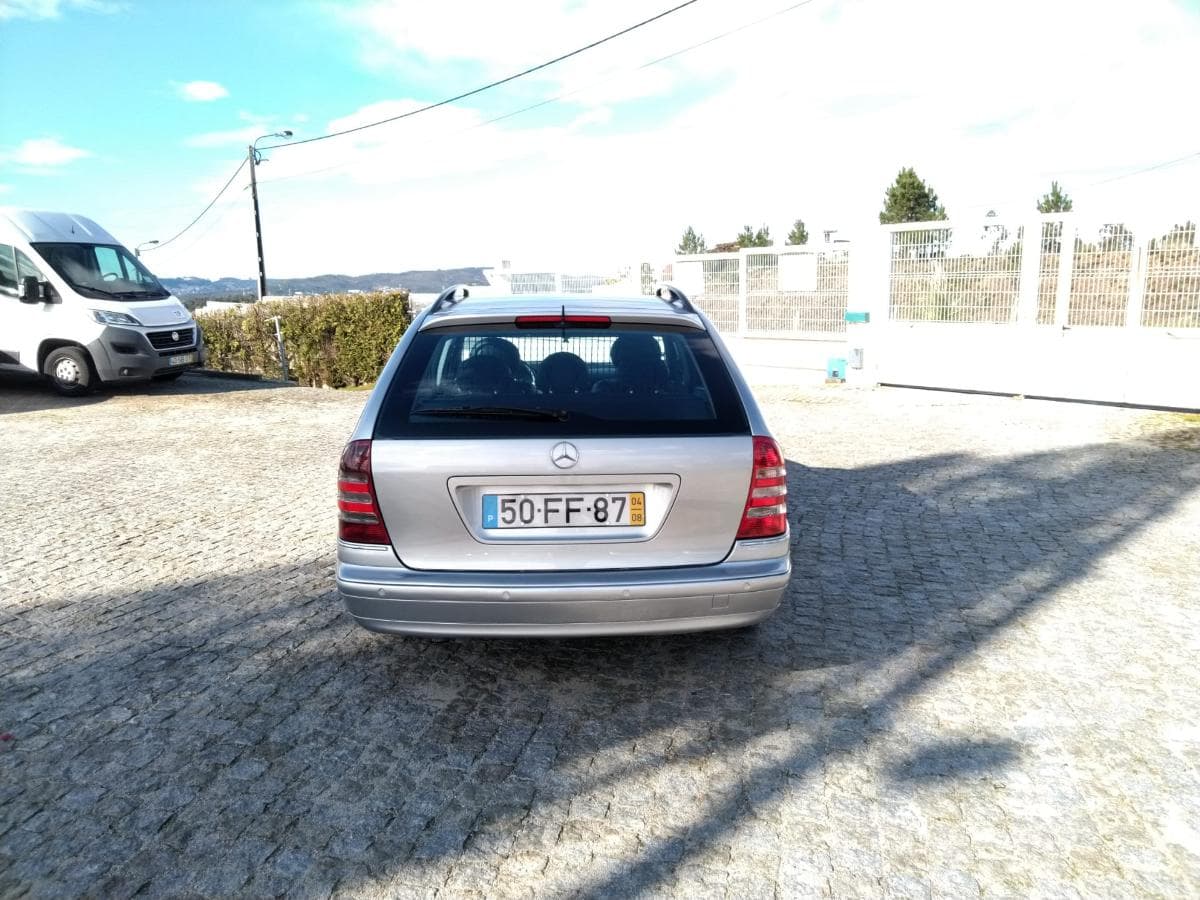 Mercedes-Benz C270 CDI · Ano 2004 — imagen 5