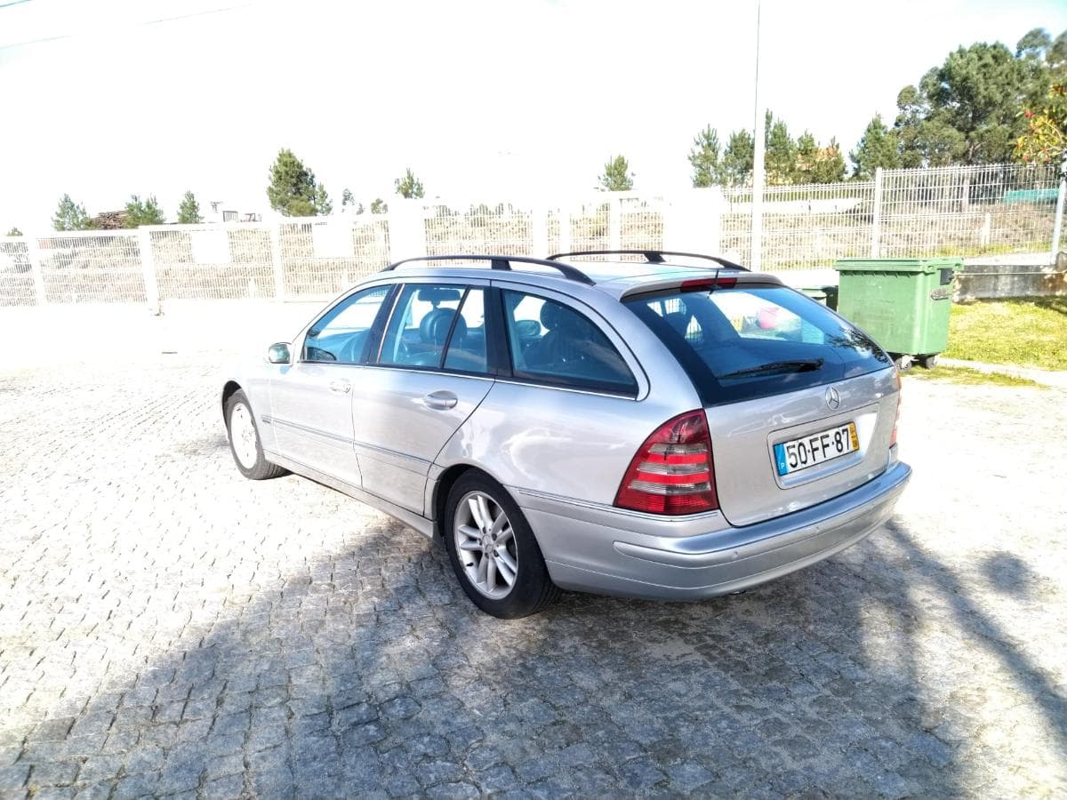 Mercedes-Benz C270 CDI · Ano 2004 — imagen 4