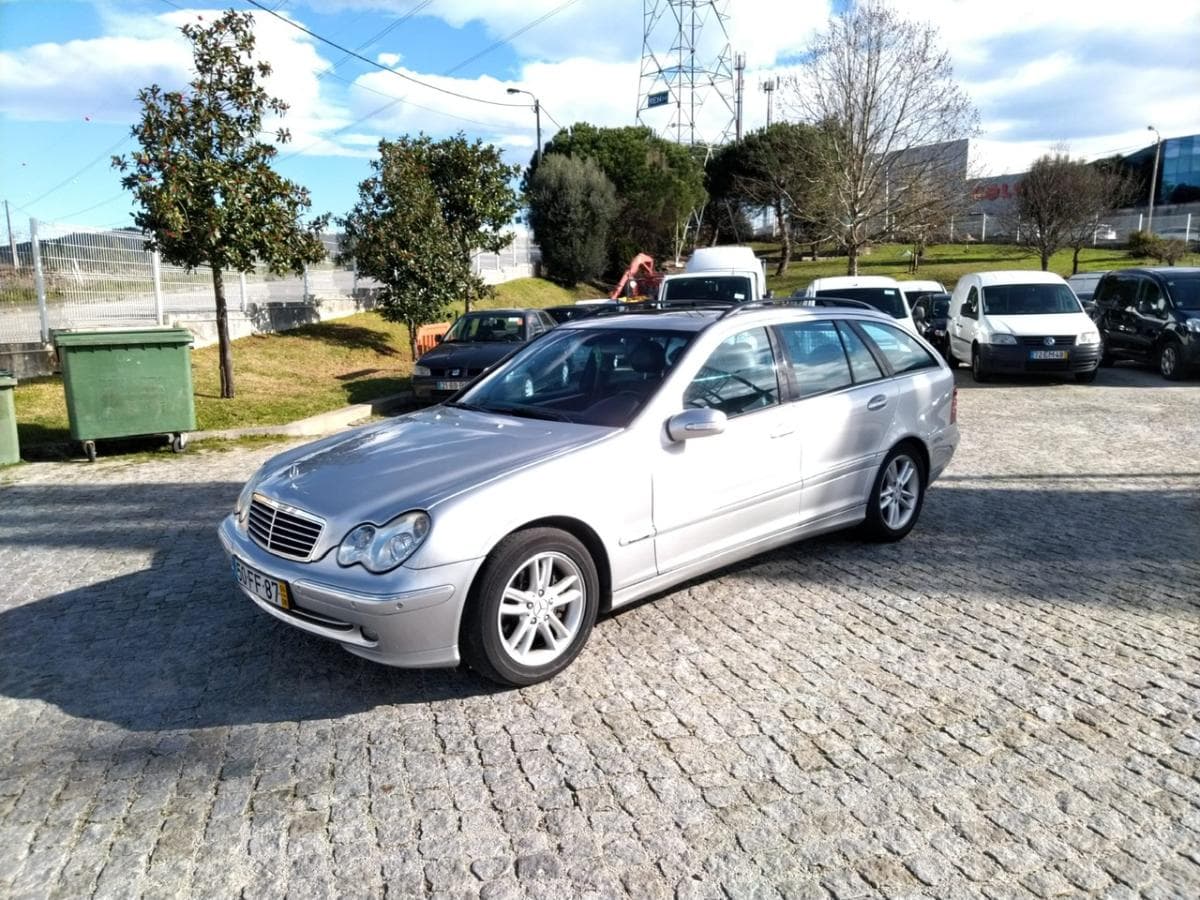 Mercedes-Benz C270 CDI · Ano 2004 — imagen 3