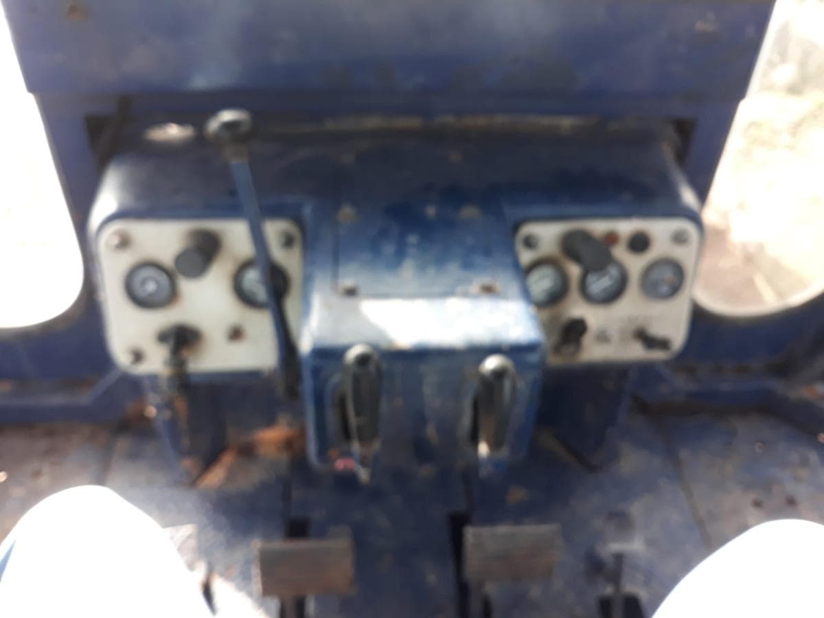 Bulldocer Komatsu D65 — imagem 12