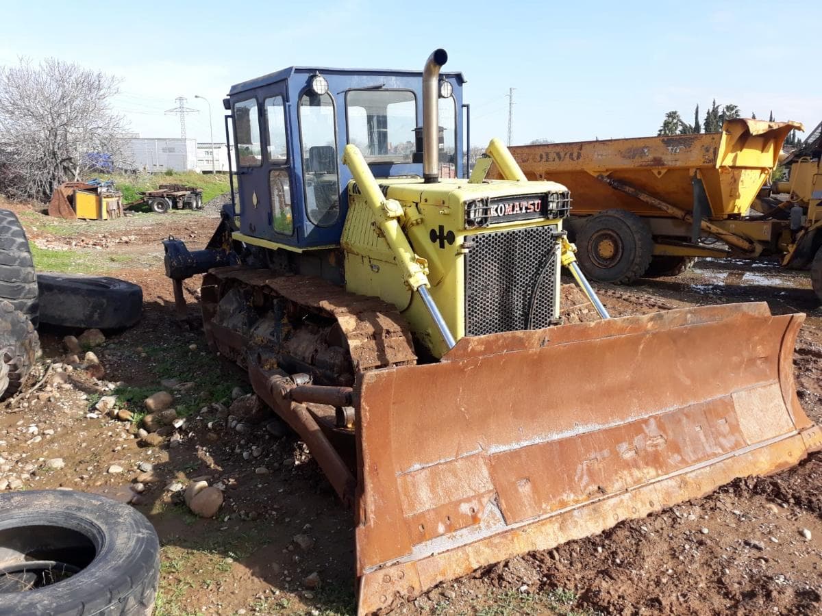 Bulldocer Komatsu D65 — imagem 1
