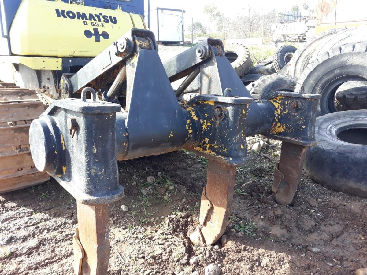 Bulldocer Komatsu D65 — imagem 15