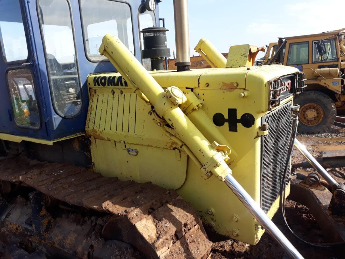 Bulldocer Komatsu D65 — imagem 9