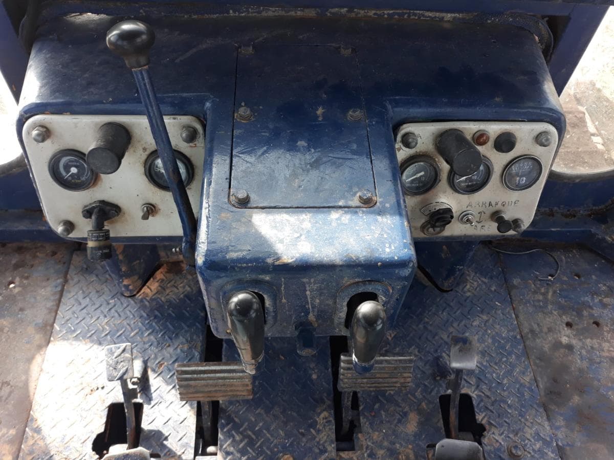 Bulldocer Komatsu D65 — imagem 17