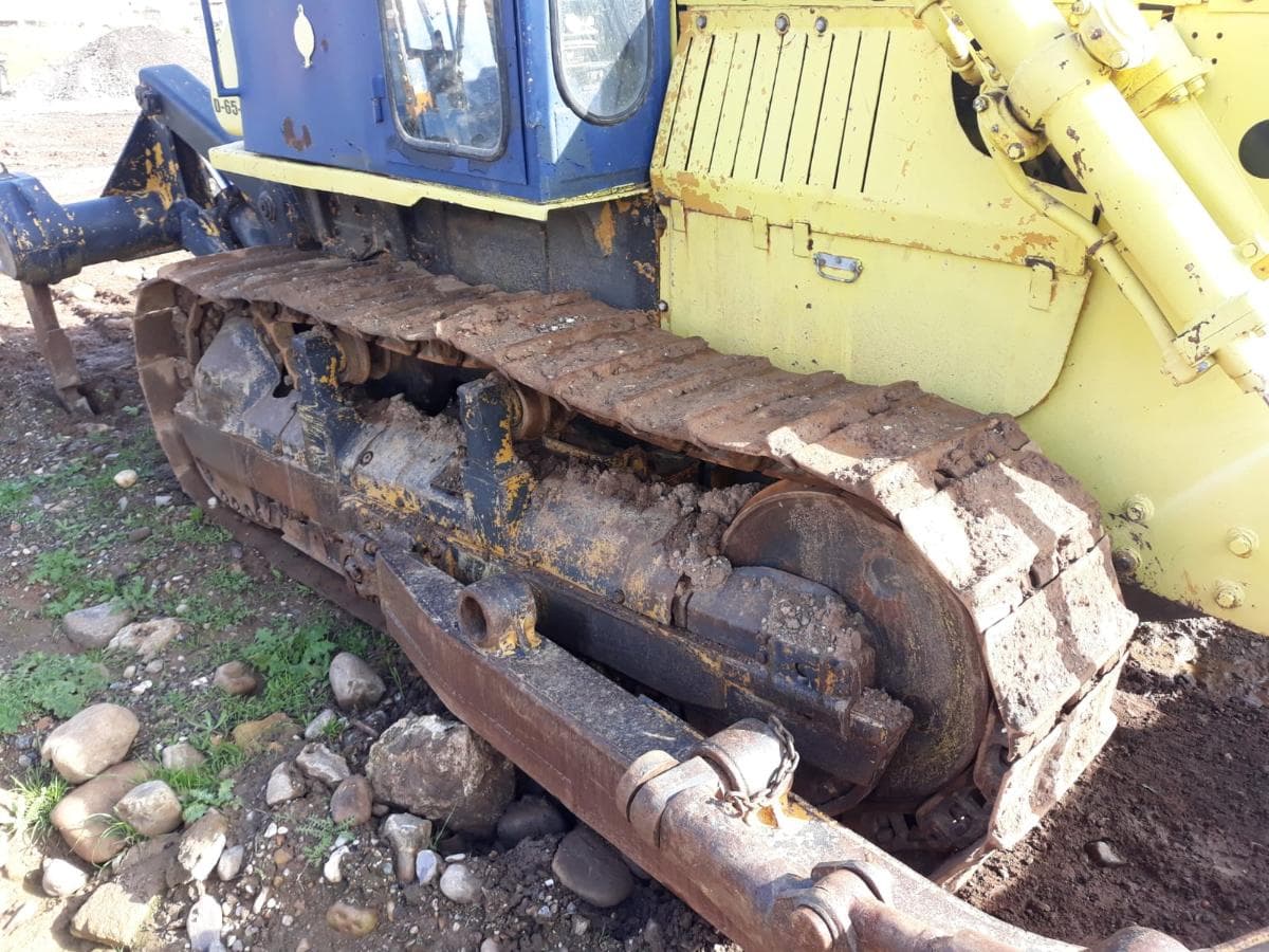 Bulldocer Komatsu D65 — imagem 11