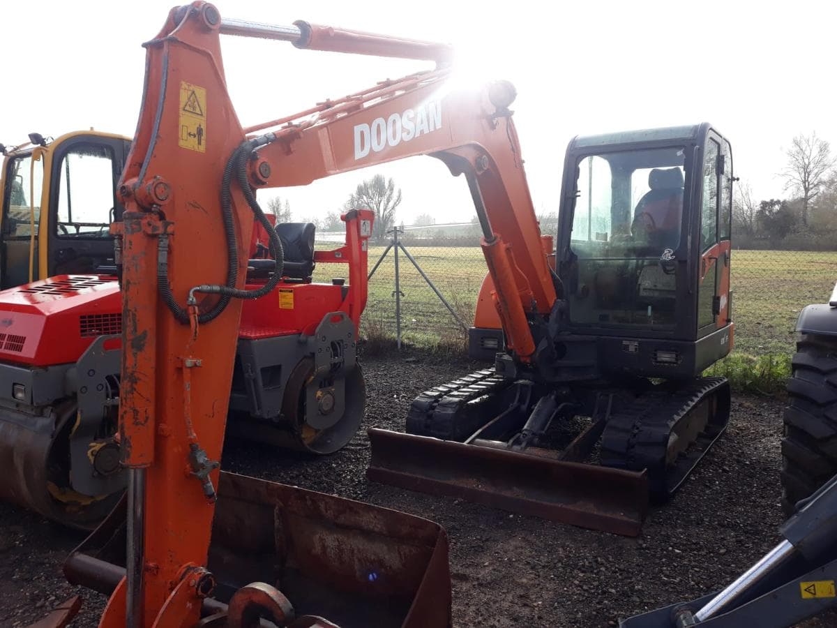 Miniexcavadora Orugas Doosan — imagem 2
