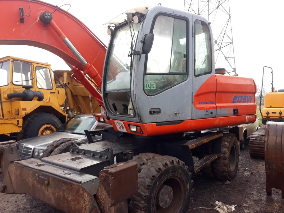 Excavadora de Gomas FK E175W