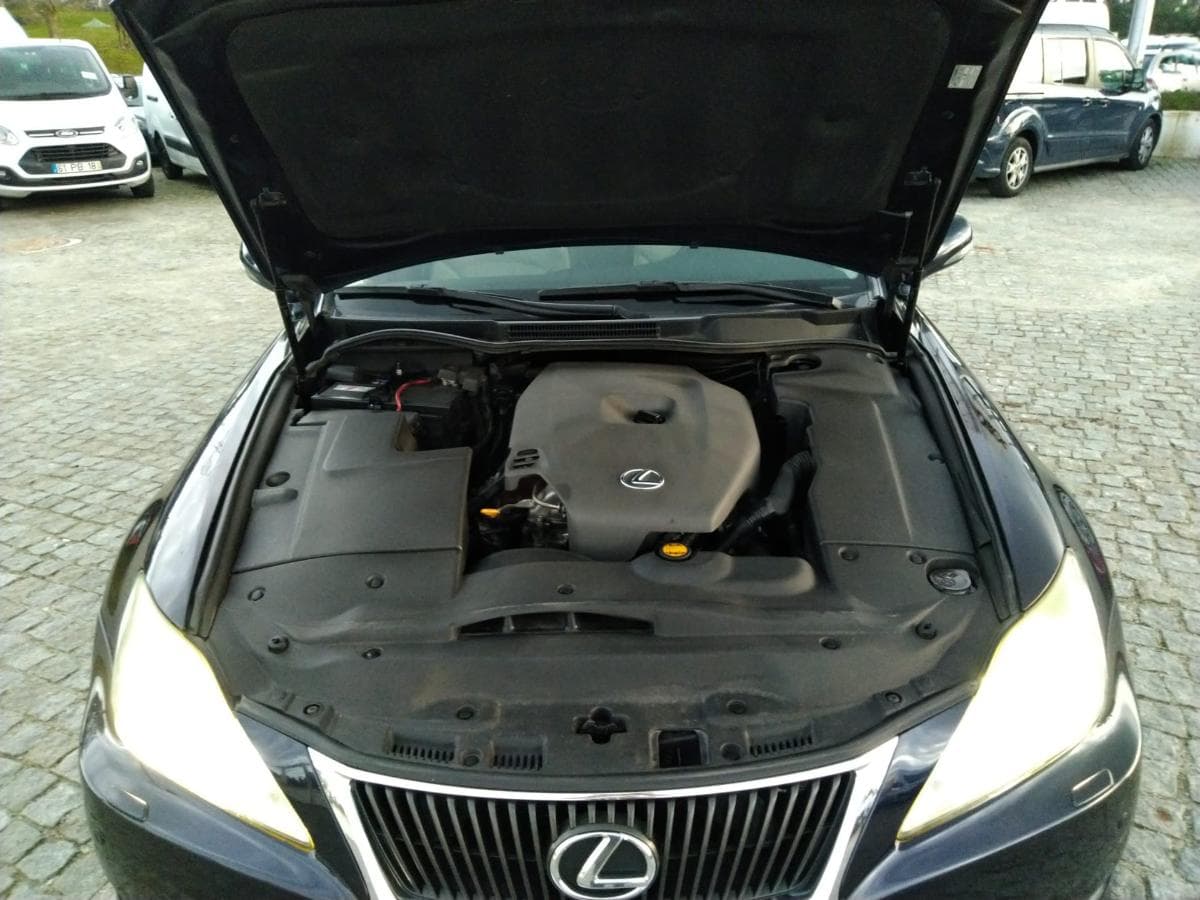Lexus IS 220D · Ano 2009 — imagem 13